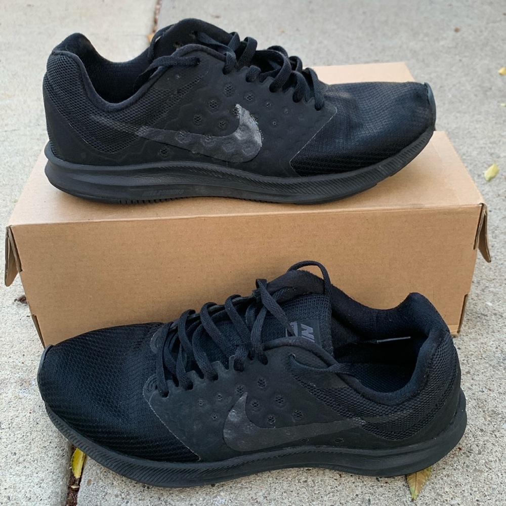Nike Downshifter 7 Womens Athletic Shoes Size 7 Black Used